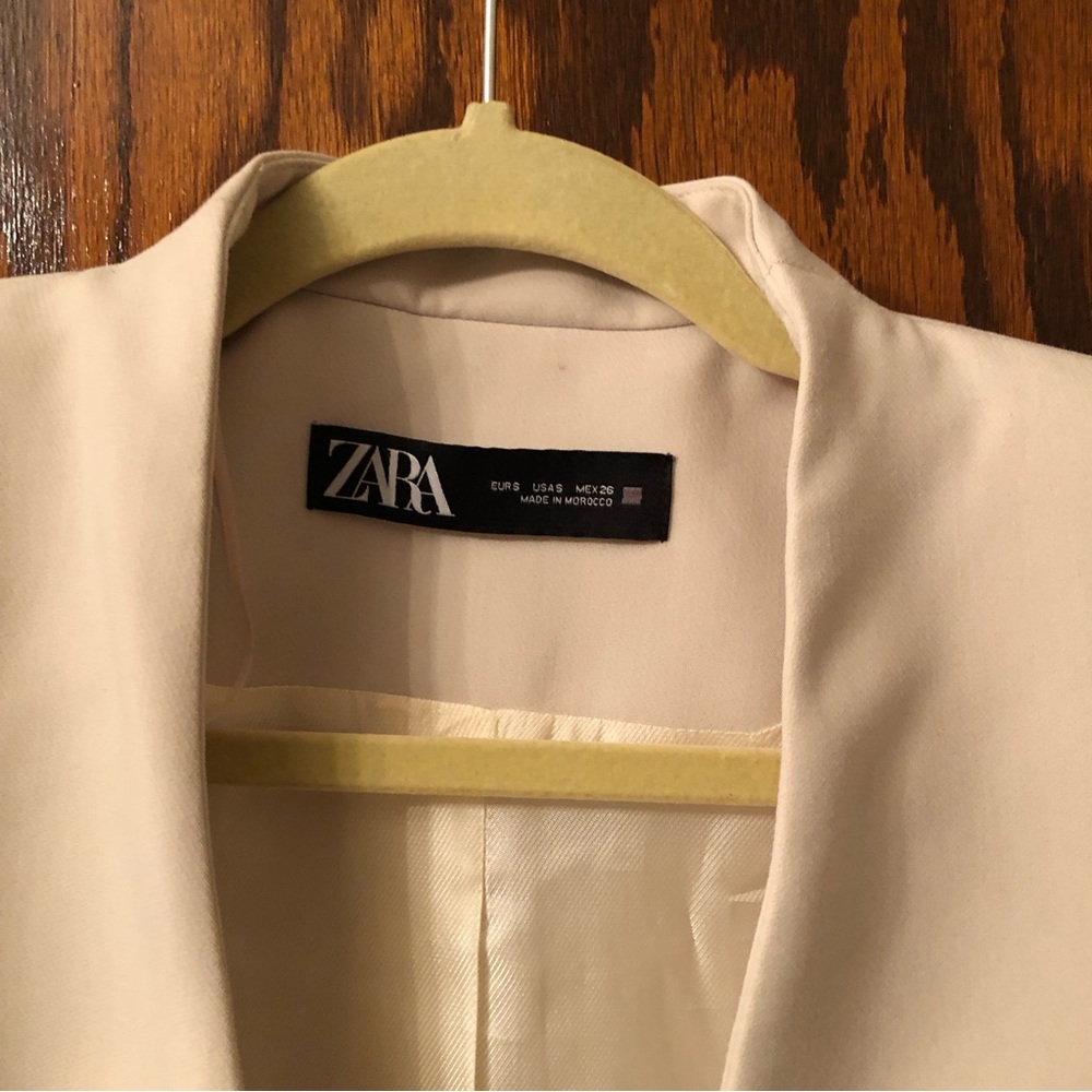 Popular ZARA Inverted Lapel Blazer in Ecru ASO Kate Middleton, Royal, Size Small - Picture 7 of 12